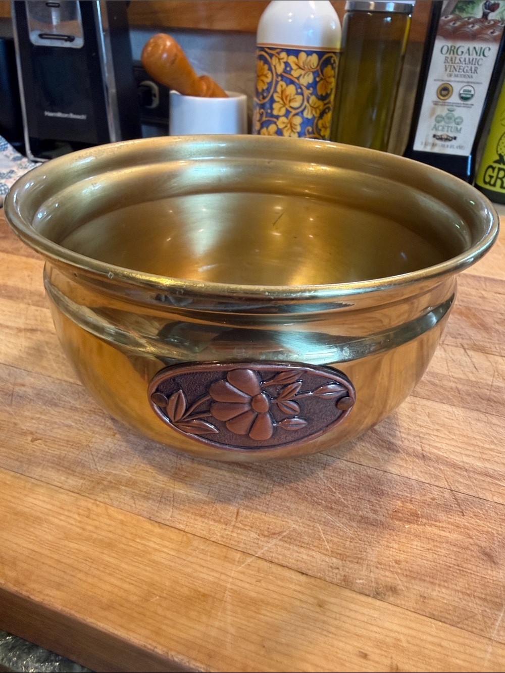 vintage Princess House brass planter bowl featuring a copper floral emblem - Picture 2 of 6
